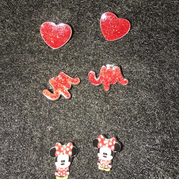 Disney Jewelry - ‼️⬇️💞Exclusive Disney Minnie Mouse Earrings Set
